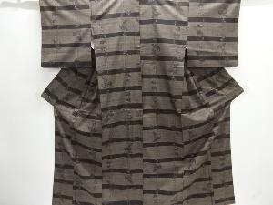 大特価品　横段に草花模様織り出し本場泥大島紬着物(5マルキ)